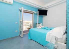 Emily Suites 4