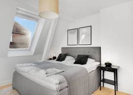 Sanders Leaves - Cute 1-bdr Apt w Terrace 2
