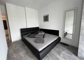 Cozy 2-Room Penthouse Lakeview W14 2