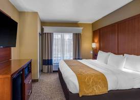 Comfort Suites Marshall 5