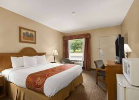 Days Inn by Wyndham Alexander City 4
