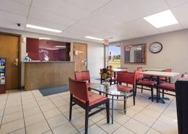 Econo Lodge Inn & Suites Escanaba North 2