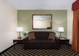 MCM Elegante Suites Abilene 4