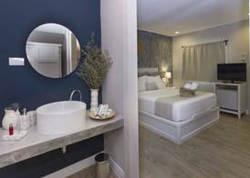 Let's Hyde Pattaya Resort & Villas - Pool Cabanas 5