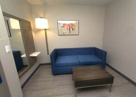 Holiday Inn Express & Suites COCOA by IHG 2