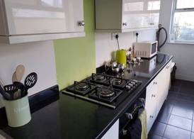 House - Sleeps 4 - Pets Ok - Parking - Garden 5