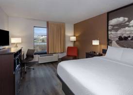 Super 8 by Wyndham Wausau 5
