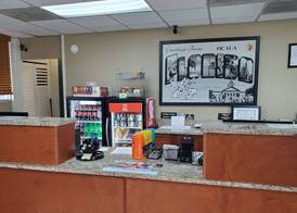 Super 8 by Wyndham Ocala I-75 3