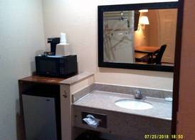 Super 8 by Wyndham Tucson Downtown Convention Center 4