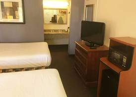 Days Inn & Suites by Wyndham Mobile 3
