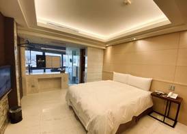 Burgary Hotel 3