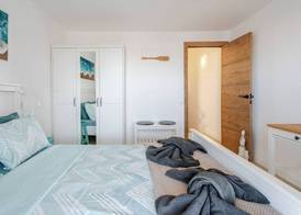2BR Las Americas, Pool, Terrace, AC, 1Gb Wifi 5
