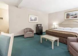 Travelodge by Wyndham San Francisco Airport North 3