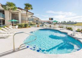 Super 8 by Wyndham Adel 2
