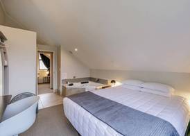Le Chalet Suisse Motel Taupo 3