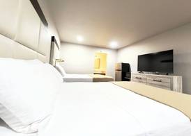 ECONOMY INN AND SUITES 3
