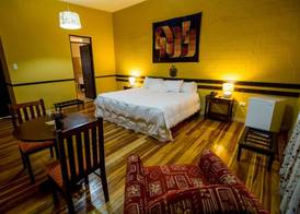 Yabar Hotel Plaza 3