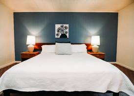 Rainbow Mountain Resort - LGBTQ Friendly 5