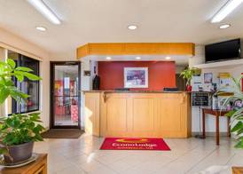 Econo Lodge Norwalk 5
