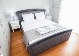 Modern apt with Increbilbe Athens Views 3