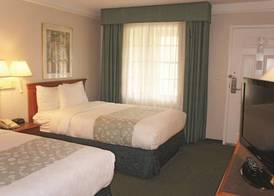 Super 8 by Wyndham Austin South I-35 4