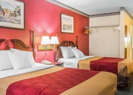 Econo Lodge Airport 5