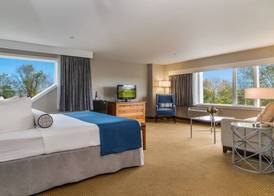 Water's Edge Resort & Spa 4
