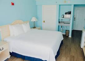 Drifting Sands Oceanfront Hotel 4