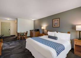 SureStay Plus Hotel by Best Western Berkeley Springs 4