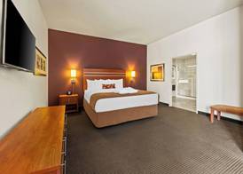 Wingate by Wyndham Calgary South 5
