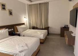 4 Guys Hotels 2