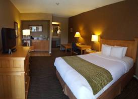 Econo Lodge Inn & Suites 5