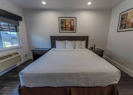 Monterey Surf Inn 3