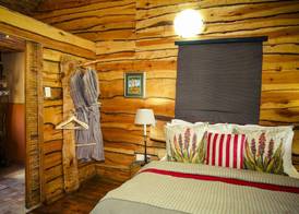 Riverside Guest Lodge 4