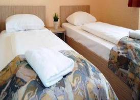 FREE PARKING, FREE BREAKFAST, only 15 minutes to City Center 5