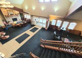AmeriVu Inn and Suites - Waconia 3