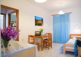 Yiannis Yard studios & apartments 3