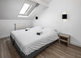 Restyled Bungalow With 2 Bathrooms, Near the Beach 3