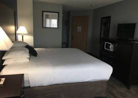 Red Lion Inn & Suites Sequim at Olympic National Park 5