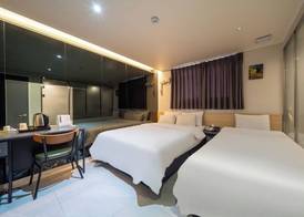Mnlucky Hotel 2