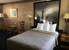 Super 8 Beachfront by Wyndham Mackinaw City, MI 5