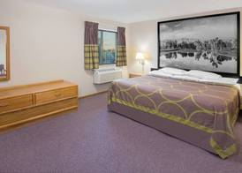 Super 8 by Wyndham Knoxville 4