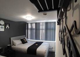 Black Ocean Holiday Apartments 4
