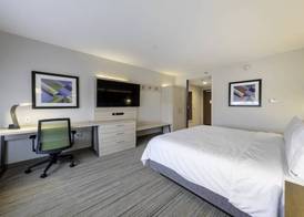 Holiday Inn Express & Suites STAUNTON by IHG 4