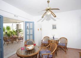 Manos Syros 2
