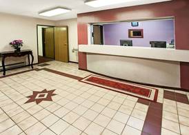 Super 8 by Wyndham Heath/Newark 2