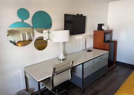 Howard Johnson by Wyndham Ft. Myers FL 5