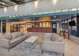 Days Inn by Wyndham Victoria On The Harbour 2
