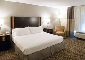 Holiday Inn Express & Suites CHANHASSEN by IHG 4
