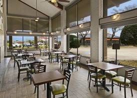 Red Roof Inn & Suites Irving - DFW Airport South 5
